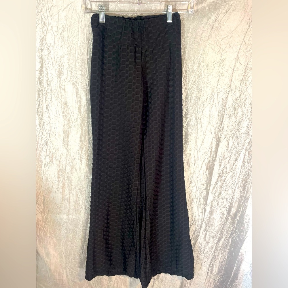 NY Invasion black flare textured leggings with scrunchy booty🖤